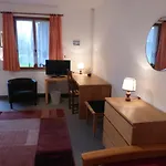 Отель Les Charmilles De Mormal Landrecies