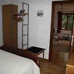 Les Charmilles De Mormal Отель 3*