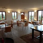 Les Charmilles De Mormal Отель 3*