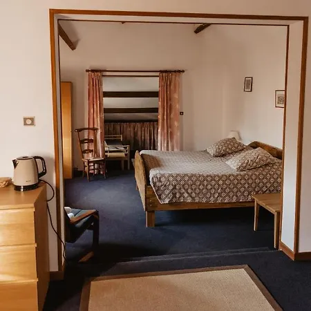 Les Charmilles De Mormal Hotel