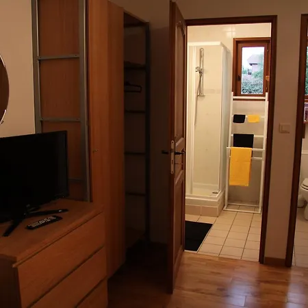 Les Charmilles De Mormal Hotel